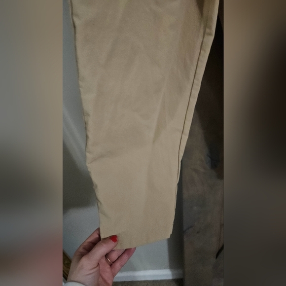 NIKE Women's Sportswear Essential Woven High-Waisted Curve Pants. Tan/cream. XS - Picture 7 of 14